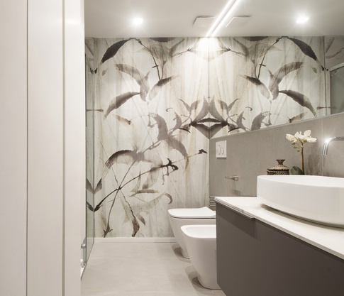 Bagno in stile contemporaneo di 5 di kkarchitecture Bagno in stile contemporaneo di 5 di kkarchitecture