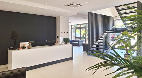 Open Space in stile contemporaneo di 100 di ValentinaZoccoArchitetto