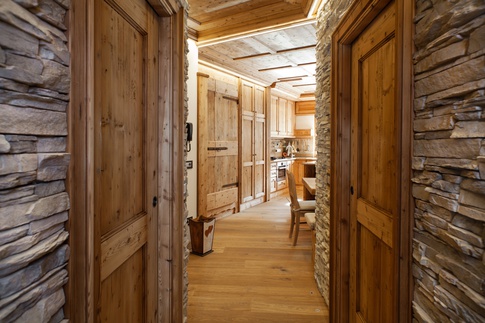 Corridoio in stile rustico di 5 di Elena Vigano' Architetto