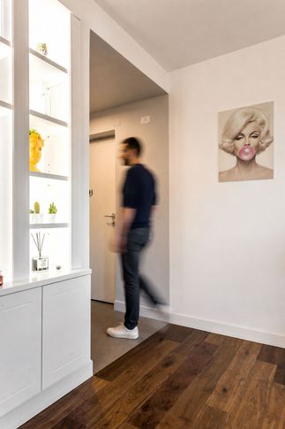 Soggiorno in stile moderno di 40 di Equus Architects