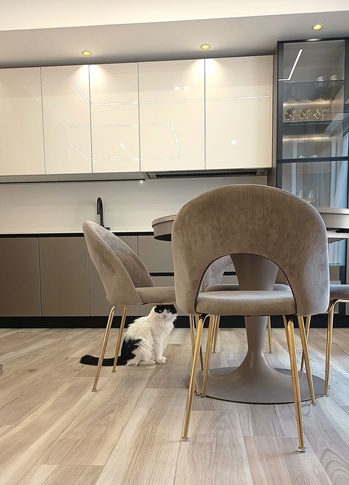 Soggiorno in stile contemporaneo di 24 di Melissa Domenici Architetto