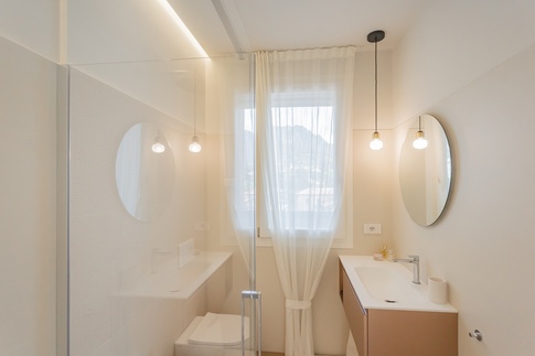 Bagno in stile glamour di 4 di Alessandra Parolini Studio
