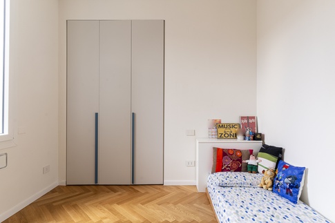 Cameretta Bambini in stile contemporaneo di 12 di Lorenzo Rossi Architetto
