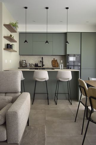 Open Space in stile moderno di 38 di Silvia Aquilani . Design studio