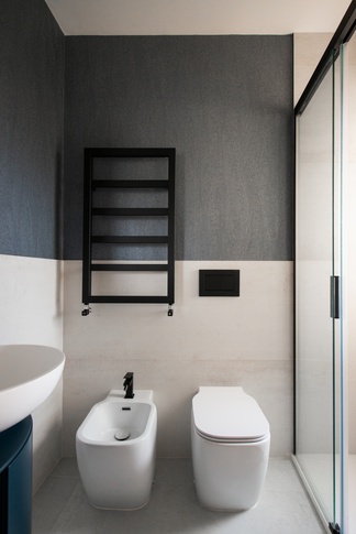 Bagno in stile contemporaneo di 3 di Laura Mapelli Architetto Bagno in stile contemporaneo di 3 di Laura Mapelli Architetto