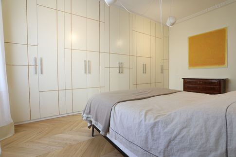 Camera da Letto in stile moderno di 24 di Architetto Francesco Franchini