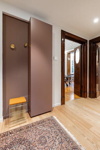 Ingresso in stile contemporaneo di 7 di Moltefacce SRL Ingresso in stile contemporaneo di 7 di Moltefacce SRL