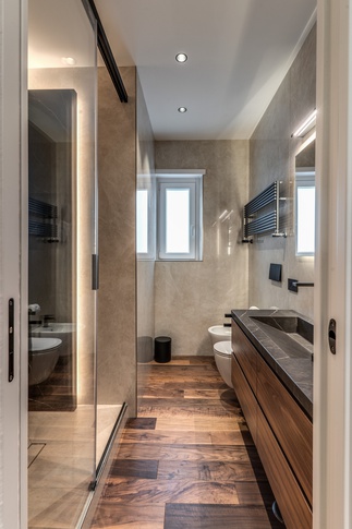 Bagno in stile contemporaneo di 5 di MOB Architects