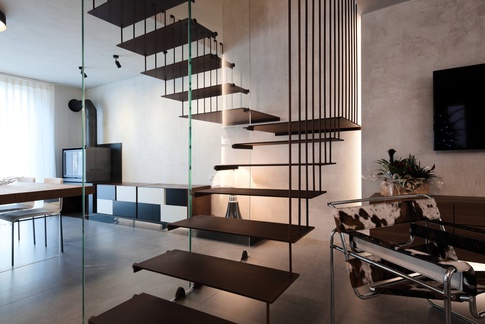 Open Space in stile moderno di 83 di MICHELE VOLPI STUDIO INTERIOR DESIGN