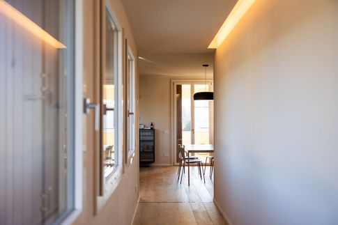 Ingresso in stile moderno di 10 di Enzo Razzano Architettura Ingresso in stile moderno di 10 di Enzo Razzano Architettura
