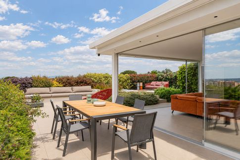Terrazza in stile contemporaneo di 160 di Maurizio Vesce  architettura