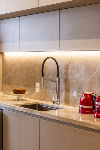 Cucina in stile moderno di 20 di Guzlive