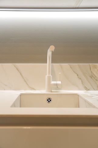 Cucina in stile moderno di 2 di Rinnova Home 3d