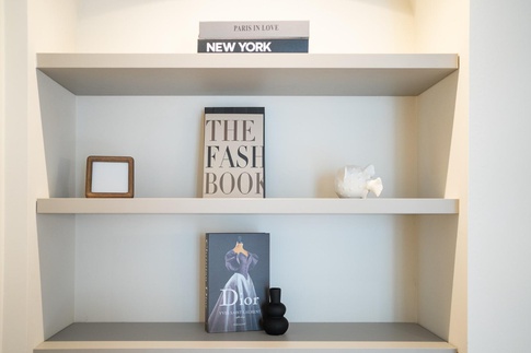 Camera da Letto in stile contemporaneo di 18 di FCInteriorDesignStudio |