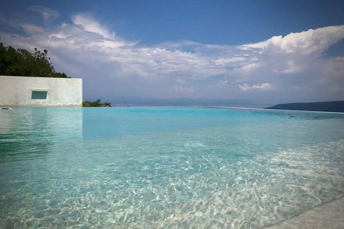 Facciata in stile contemporaneo di null di Čekada Arhitekti