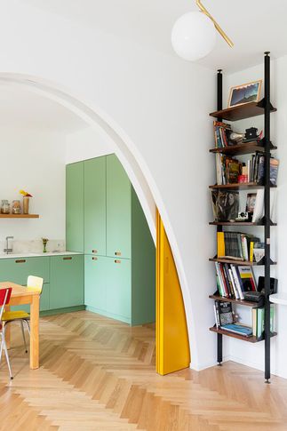 Open Space in stile contemporaneo di 25 di tIPS ARCHITECTS