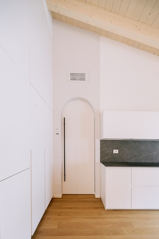 Open Space in stile moderno di 40 di Christian Tezza Architetto