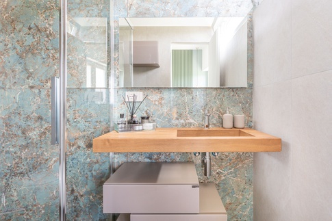 Bagno in stile contemporaneo di 5 di Studio Nakse Bagno in stile contemporaneo di 5 di Studio Nakse