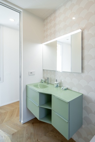 Bagno in stile contemporaneo di 9 di Colab Design