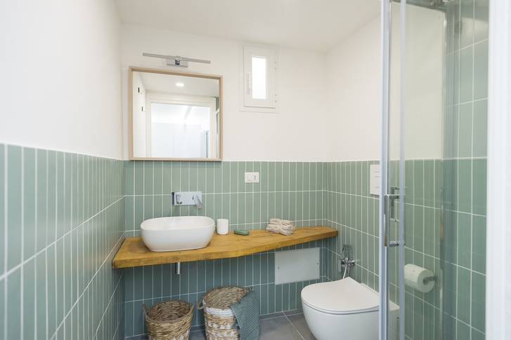 Bagno in stile minimal di 4 di Architetto Valentina Solano