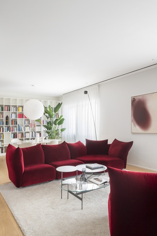 Soggiorno in stile contemporaneo di 50 di NOMADE ARCHITETTURA