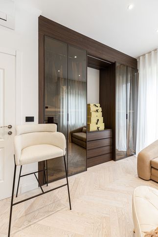 Cabina Armadio in stile glamour di 10 di Desearq studio - architettura e interior design