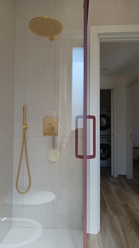 Bagno in stile contemporaneo di 5 di Melissa Domenici Architetto