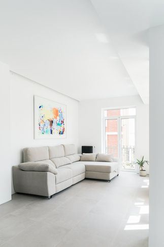 Soggiorno in stile minimal di 27 di Lorenzo Franzi | Fotografia