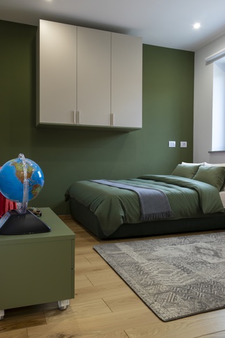 Cameretta Bambini in stile contemporaneo di 12 di Studio MAC