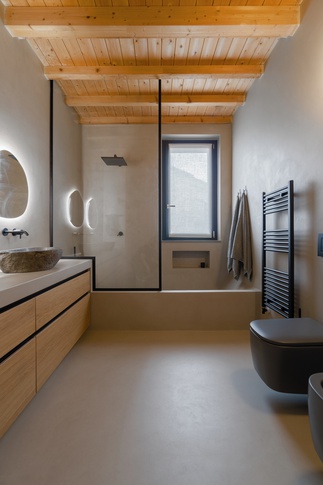Bagno in stile soft industrial di 11 di Simona Fogalesi interior designer