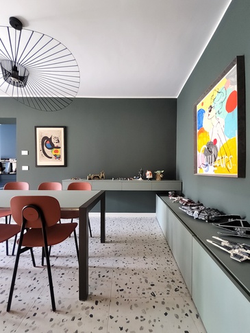 Soggiorno in stile contemporaneo di 32 di Studio MAC