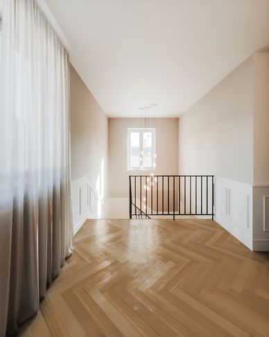 Corridoio in stile contemporaneo di 12 di Annalisa Carli Architetto
