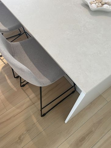 Open Space in stile moderno di 44 di Silvia Aquilani . Design studio