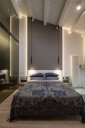 Camera da Letto in stile moderno di 18 di MICHELE VOLPI STUDIO INTERIOR DESIGN