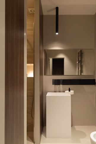 Bagno in stile contemporaneo di 5 di Castelli Sasso architetti