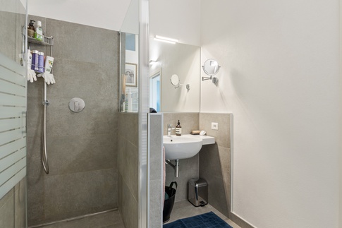 Bagno in stile contemporaneo di 3 di Agostinelli Architetti - Green Interior Design Bagno in stile contemporaneo di 3 di Agostinelli Architetti - Green Interior Design