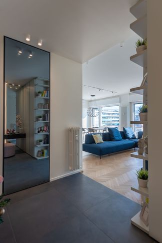 Ingresso in stile contemporaneo di 3 di Doppionodo Interior