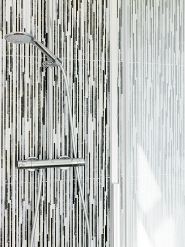 Bagno in stile moderno di 6 di Moroni Architettura 2.0