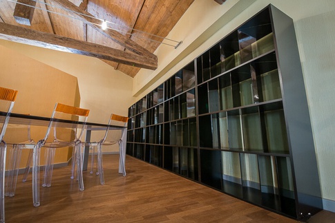 Open Space in stile moderno di 100 di Maria Cristina Orsi Architetto