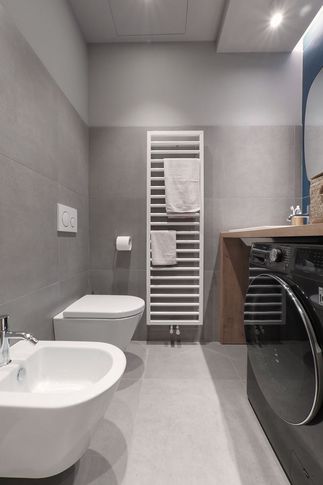 Bagno in stile scandinavo di 5 di Desearq studio - architettura e interior design Bagno in stile scandinavo di 5 di Desearq studio - architettura e interior design