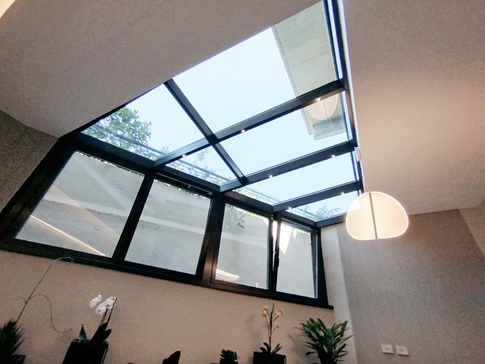 Soggiorno in stile moderno di 30 di Stefano Proietti Architetto