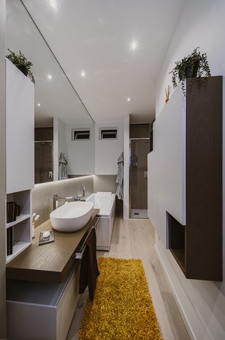 Bagno in stile contemporaneo di 7 di Annalisa Carli Architetto