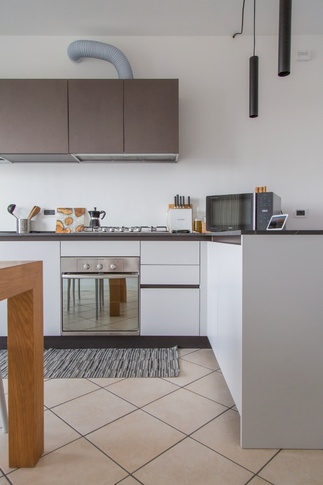 Open Space in stile moderno di 70 di ANNIE CLAIRE Arreda