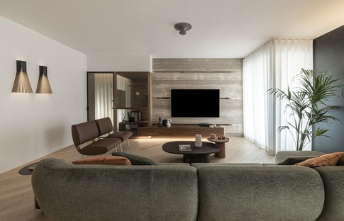 Open Space in stile contemporaneo di 56 di Francesco Cardano Interior Designer