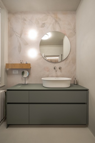 Bagno in stile moderno di 5 di COBE architetti