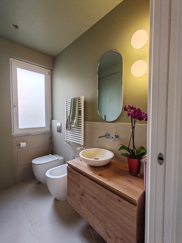 Bagno in stile contemporaneo di 6 di Rossana Alfieri Architetto Bagno in stile contemporaneo di 6 di Rossana Alfieri Architetto