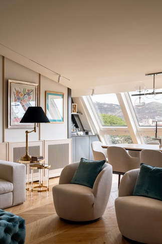 Soggiorno in stile contemporaneo di 50 di Studio Gaetano Riccardelli