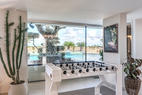 Open Space in stile moderno di 120 di MOB Architects Open Space in stile moderno di 120 di MOB Architects