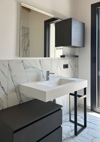 Bagno in stile contemporaneo di 6 di Giulia Dagheti Architetto