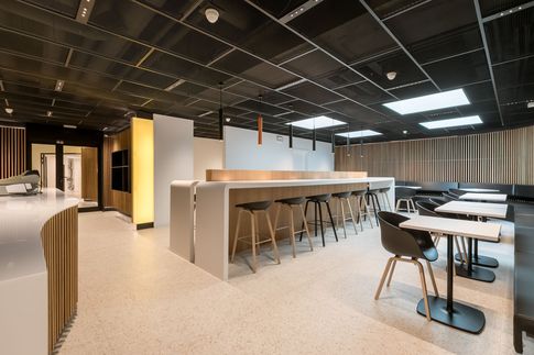 Angolo Bar in stile contemporaneo di 150 di Frame Farm - Architecture & Design